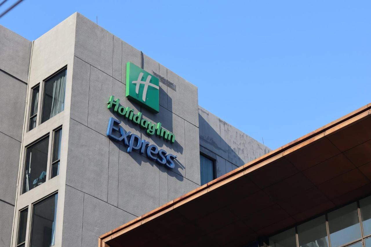 Holiday Inn Express Bangkok Sukhumvit 11, An Ihg Hotel Zewnętrze zdjęcie