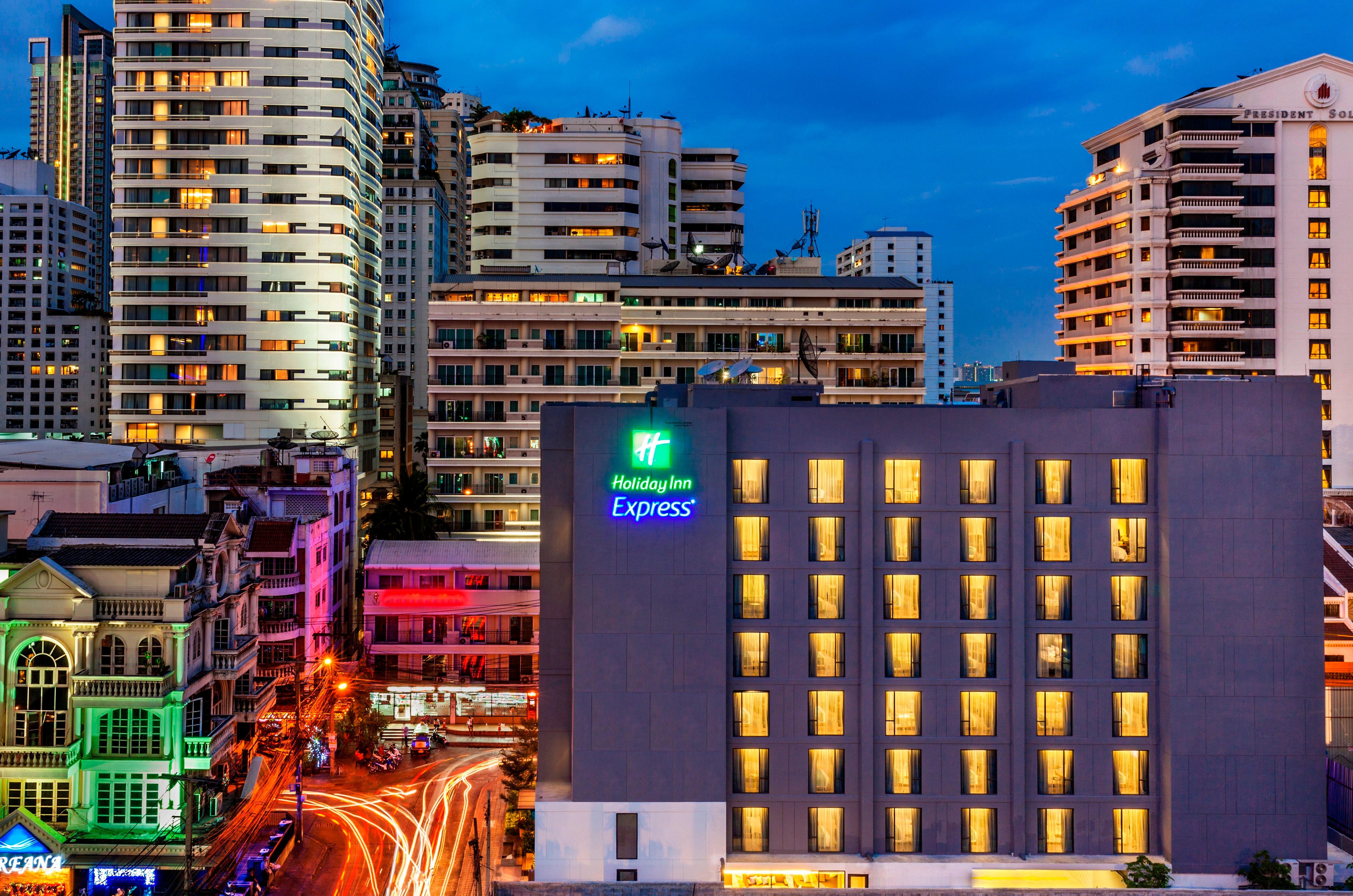 Holiday Inn Express Bangkok Sukhumvit 11, An Ihg Hotel Zewnętrze zdjęcie