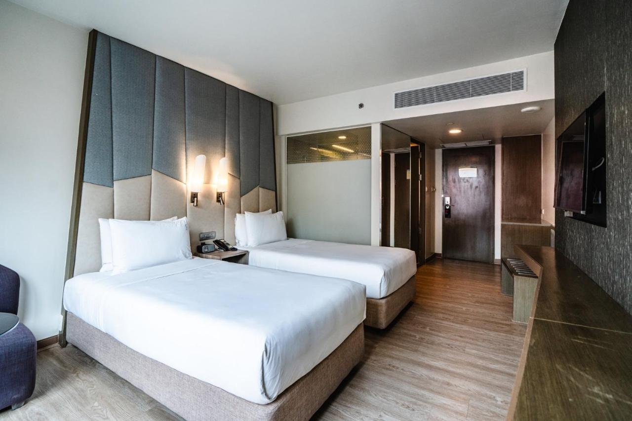 Holiday Inn Express Bangkok Sukhumvit 11, An Ihg Hotel Zewnętrze zdjęcie