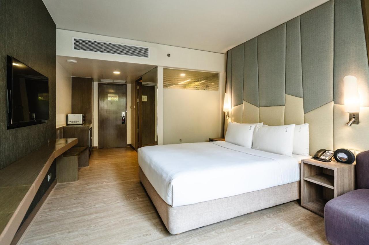 Holiday Inn Express Bangkok Sukhumvit 11 By Ihg Zewnętrze zdjęcie